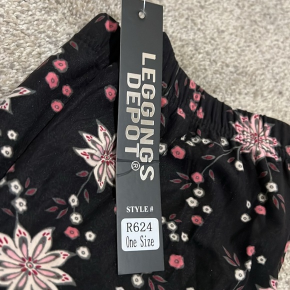 Leggings Depot one size fits all. - Picture 2 of 5